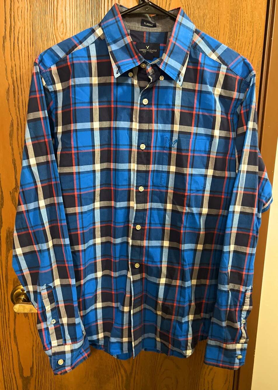 American Eagle Outfitters Classic Fit Blue Plaid Long Sleeve Button-Up Shirt